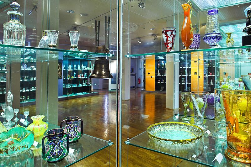 the-magic-garden-bohemian-glass-in-seven-centuries